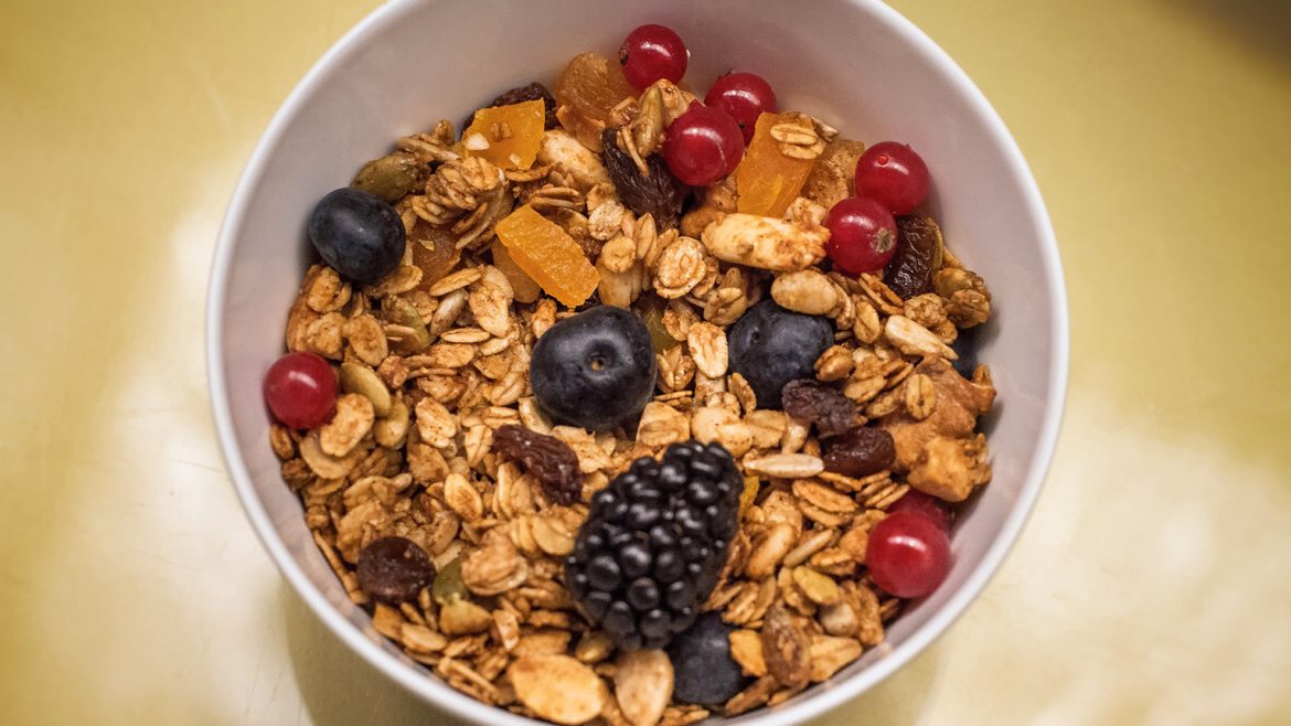 Cereals and fruits - Healthy breakfast