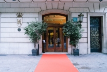 Entry at Hotel Astoria
