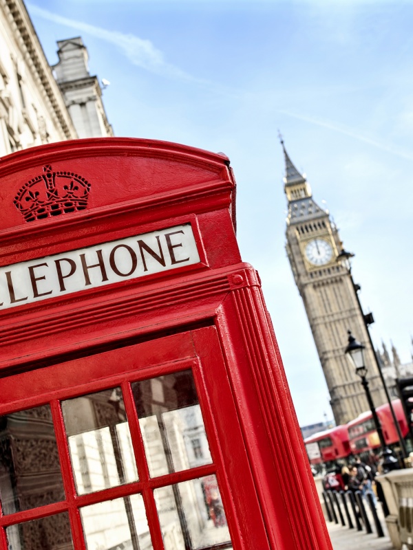Cabina telefónica y el Big Ben de fondo - Londres