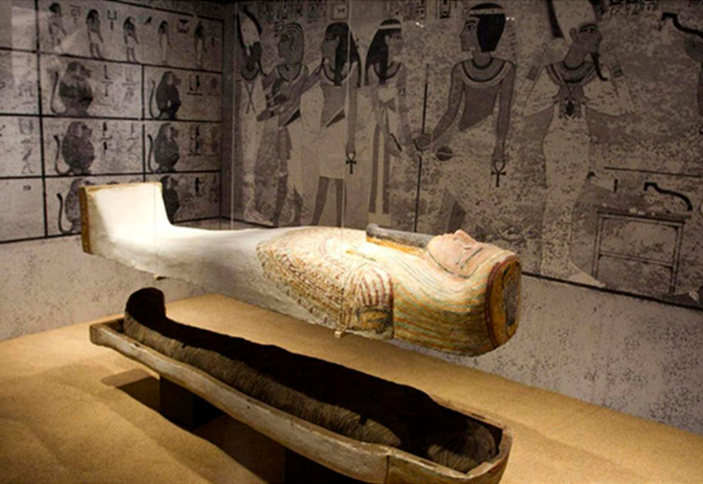 Museu Egipci de Barcelona sarcófago arte Egipcio 